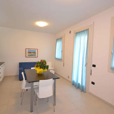 Two-bedroom Rosolina Mare Near Sea 9 *